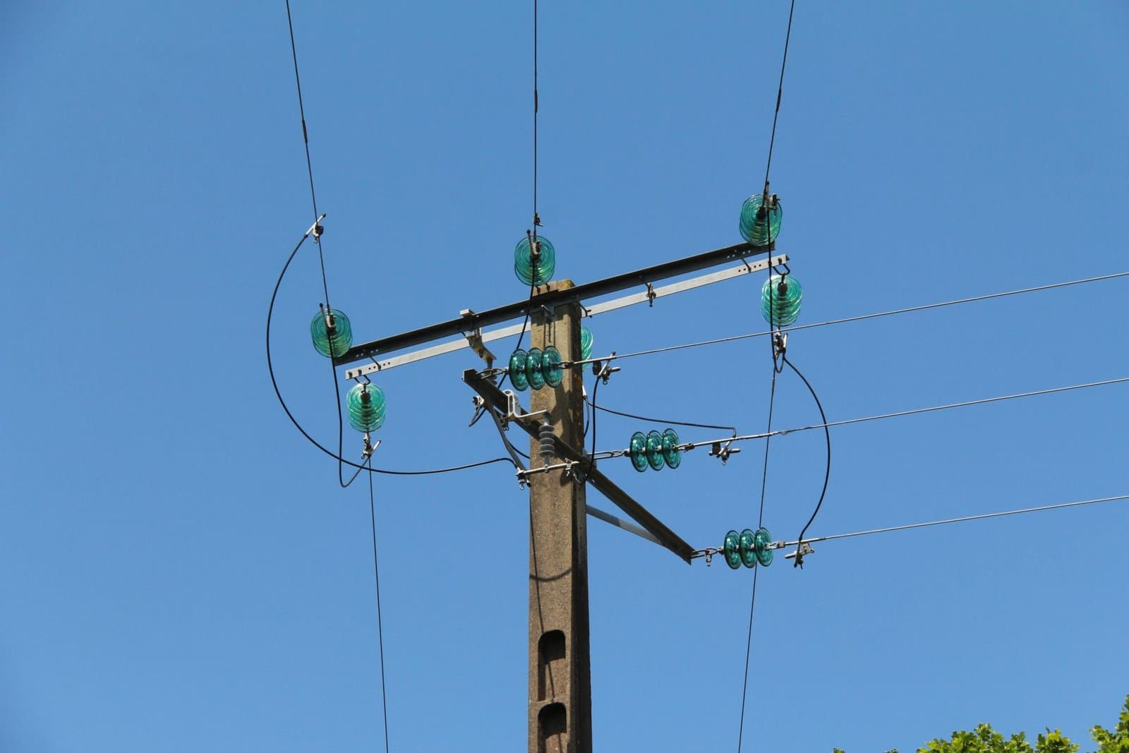 Trois entreprises camerounaises décrochent un marché de plus de 2 milliards de FCFA pour la construction des ouvrages électriques dans les villes de Douala, Yaoundé et Bafoussam