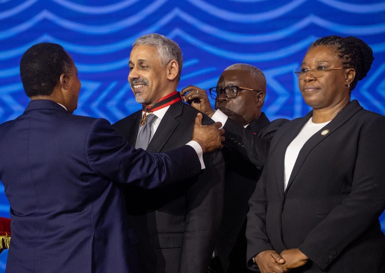 Assemblées Générales annuelles de la BAD : Sidi Ould Tah élevé au grade de Commandeur dans l’Ordre du Mérite Congolais