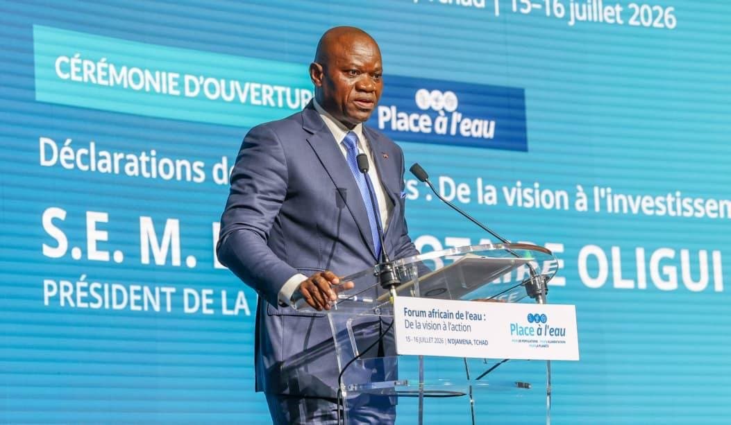 Le Gabon a décrété un état d'urgence hydrique au premier semestre 2026, après plus de 1 000 milliards de FCFA investis dans la Société d'énergie et d'eau du Gabon (SEEG) depuis 2023. Devant ses homologues réunis au Forum africain de l'eau le 15 juillet 2026, le président Brice Clotaire Oligui Nguema a présenté la scission de l'opérateur public en deux entités comme la réforme censée mettre fin à cet écart entre dépense et service rendu.