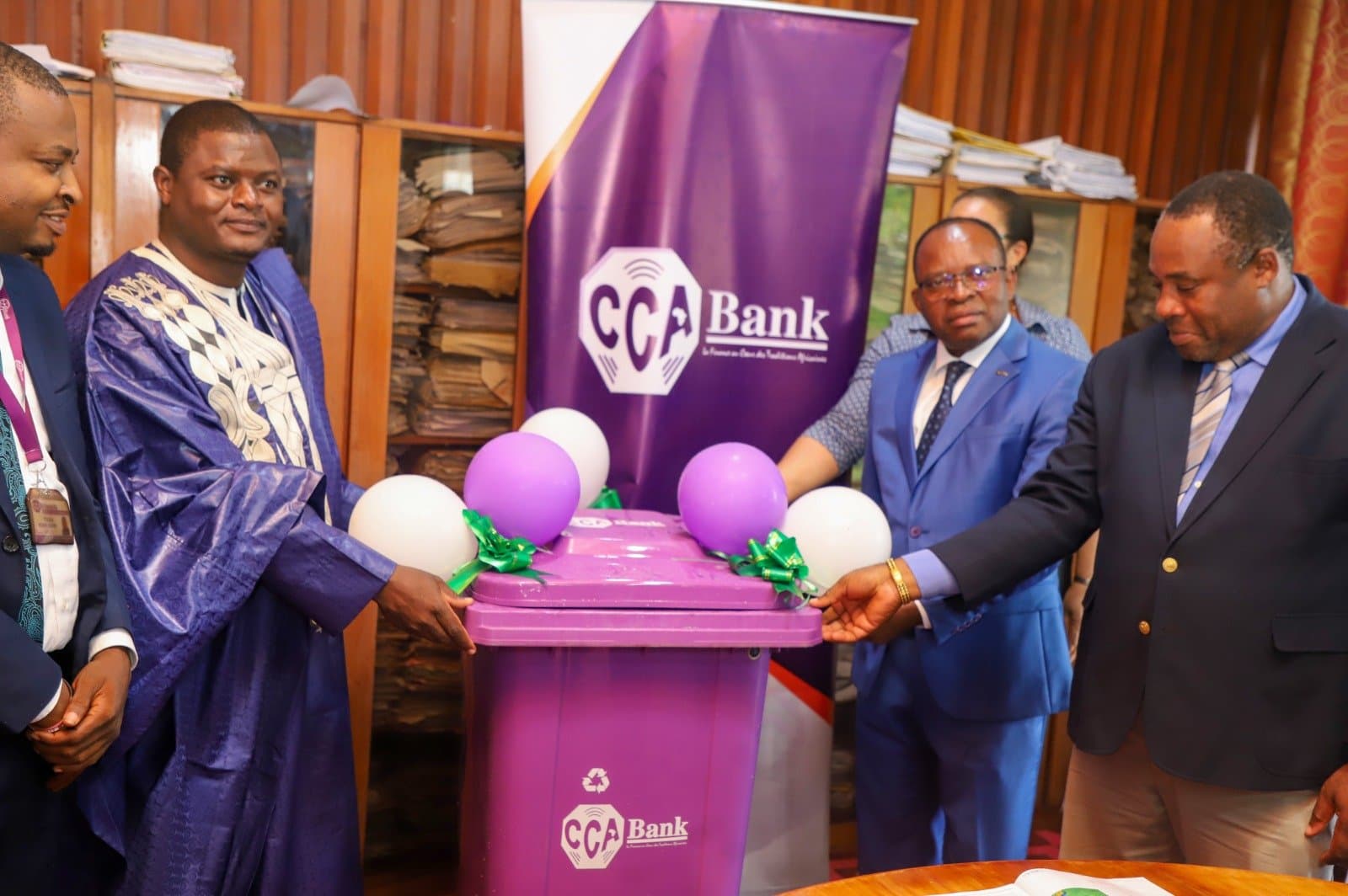 CCA-BANK renforce son engagement en faveur d’un environnement propre à l’Université de Buea