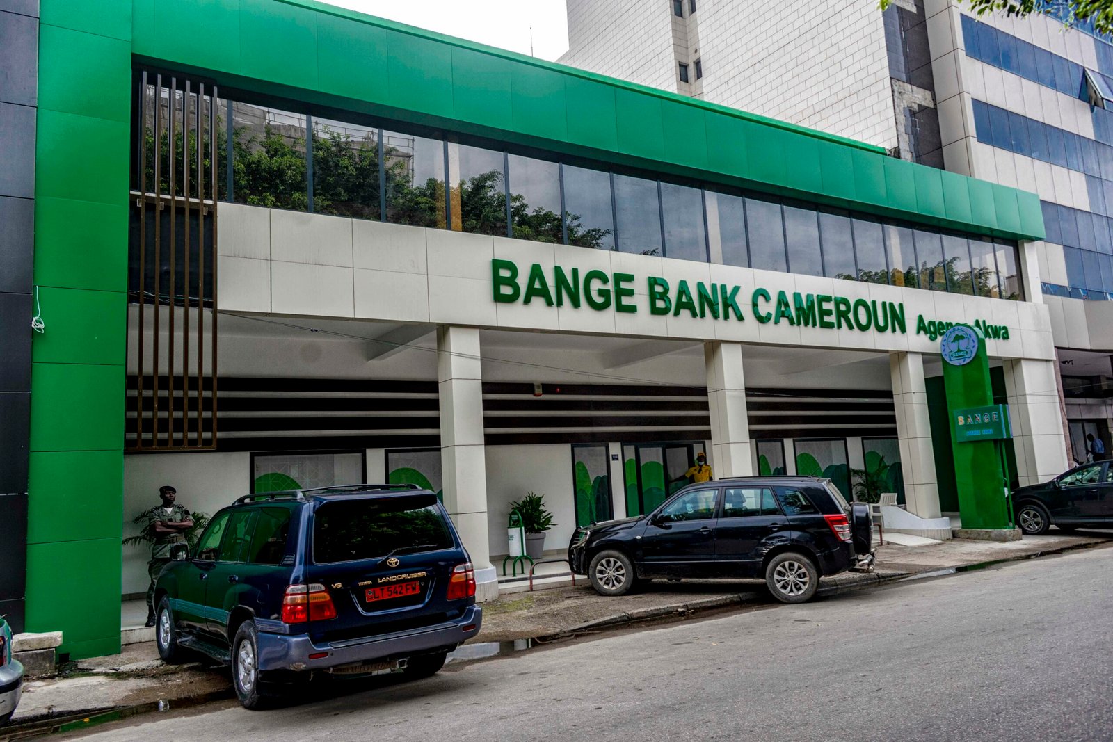 Après l’Afrique Centrale, Bange Bank, la banque publique de Guinée Equatoriale est sur le point de se déployer sur le marché ouest-africain. Sika Finance révèle que le groupe bancaire basé à Malabo a  acheté  une banque à Cotonou.