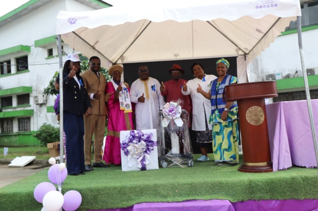 Remise officielle d’un équipement d’échographie mammaire à l’Hôpital de District de Nylon : La CCA Foundation renforce la lutte contre le cancer du sein sous la supervision du Directeur Général Madame Margaret Fonkwen Atanga