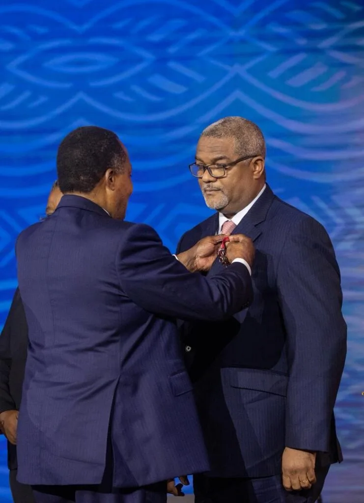 Assemblées générales de la BAD : Thierry Hot fait Chevalier dans l’Ordre du Mérite Congolais